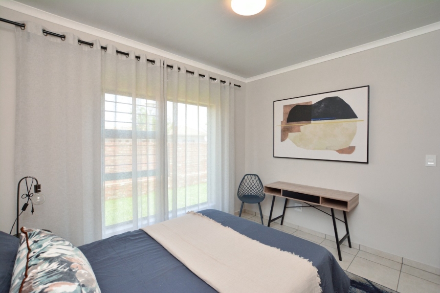 To Let 2 Bedroom Property for Rent in Van Der Hoff Park North West